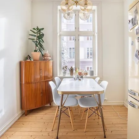 Spacious Flat In Trendy Area Apartment *
