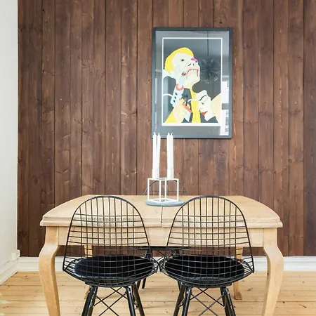 Spacious Flat In Trendy Area